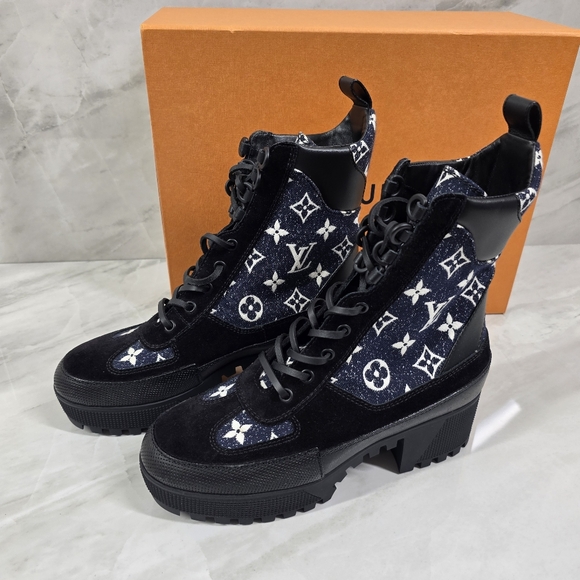 ‼️SOLD‼️Louis Vuitton Lace Up Boots - Picture 6 of 12
